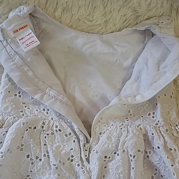 Toddler Girls summer Dress, Eyelet dress, white, Joe Fresh, Size 18 to 24 month - Picture 5 of 6